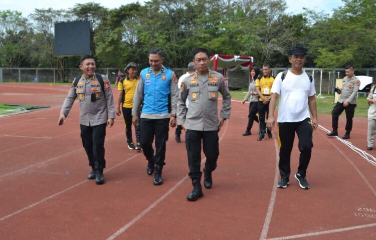 Kombes Pol Ucu Kuspriyadi,SIK, MH,M Si beserta Tim Monev SSDM Polri Tinjau Pelaksanaan Uji Kesamaptaan Jasmani