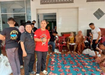 Keluarga Besar warga Sulit Air Sepakat SAS Menggelar Pembagian Daging Kurban
