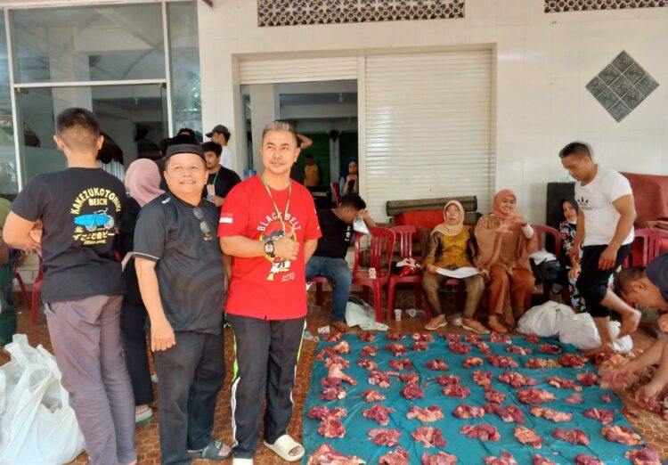 Keluarga Besar warga Sulit Air Sepakat SAS Menggelar Pembagian Daging Kurban
