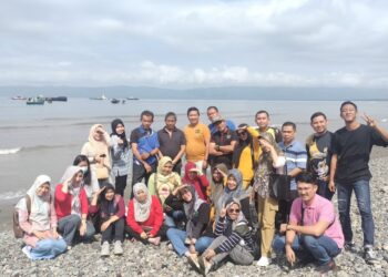 Diskominfo Tanggamus Menggelar Silaturahmi Di Pantai