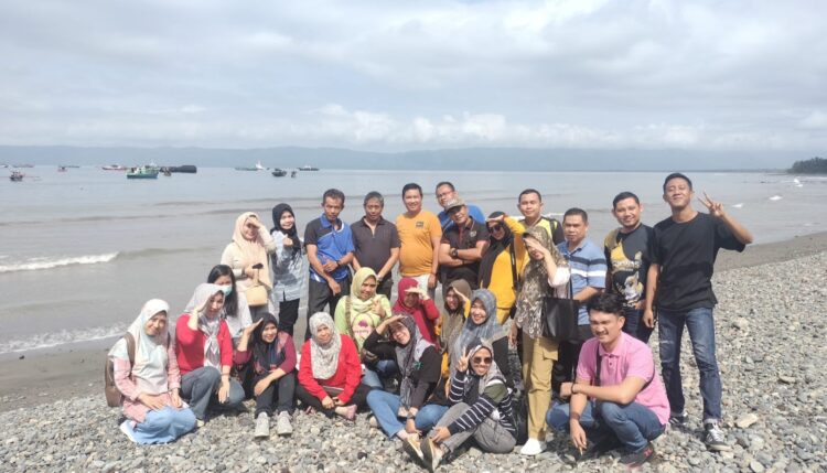 Diskominfo Tanggamus Menggelar Silaturahmi Di Pantai