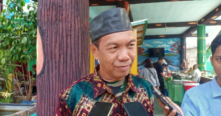 Syukuran Pensiun Kepada Sekolah SMK Negeri 5 Zurkanain M.Pd /Ajong Yang di Hadiri Anggota DPRD Antoni Yuzar