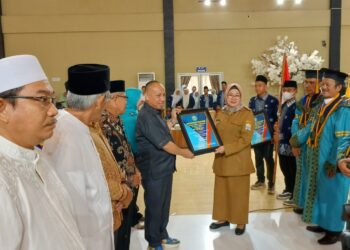 Muhammad Nasir, S.Si. Anggota DPRD Kabupaten Banyuasin Menerima Penghargaan Anugerah BKPAKSI