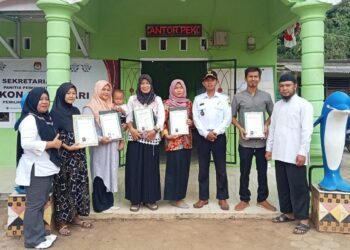 Kakon Singosari (Sigit Fajriyanto Isnaeni,.S.Pd) Serahkan Ijazah Paket C