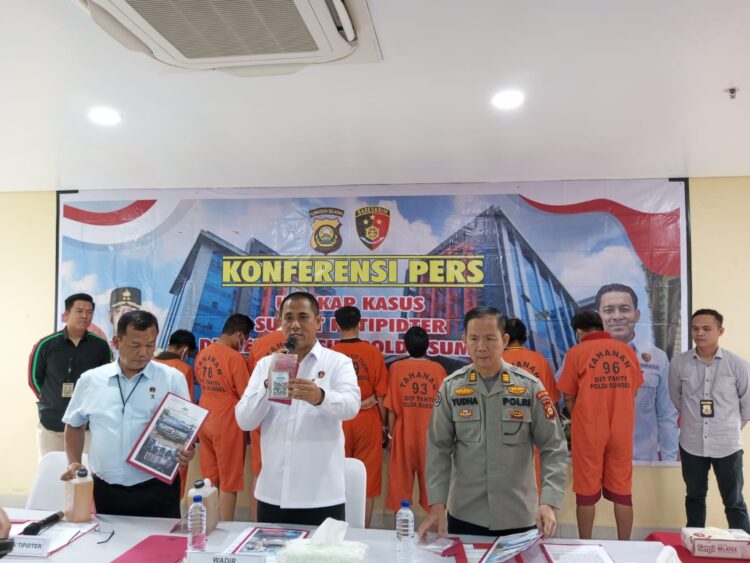 Polda Sumsel Tangkap 7 Orang Tersangka Penyalagunaan BBM Bersubsidi Jenis Solar