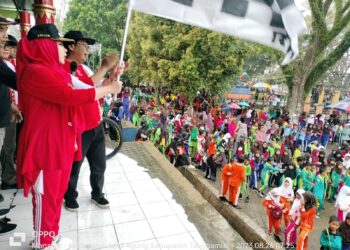 Bupati Tanggamus Jalan Sehat Bersama Dinas Pendidikan 