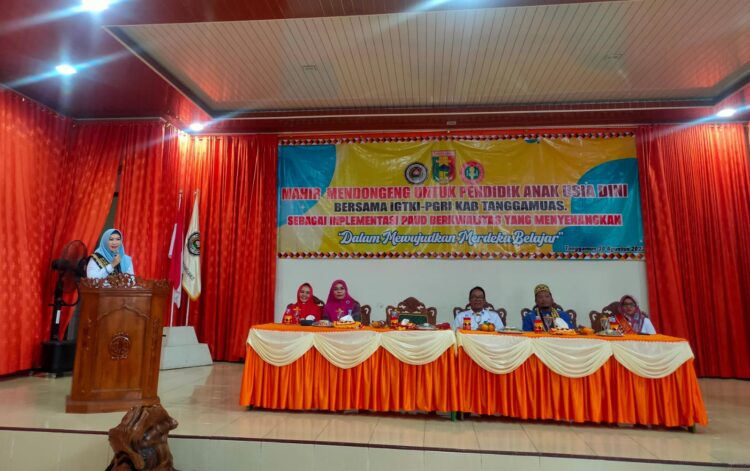 Bupati Tanggamus Menghadiri Pelatihan Mendongeng Bagi Guru IGTKI – PGRI
