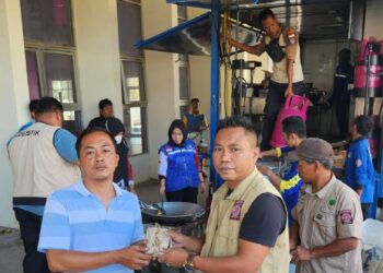 Bantuan Kepada Korban Kebakaran Di RT 45 RW 13 Kelurahan 3/4 Ulu