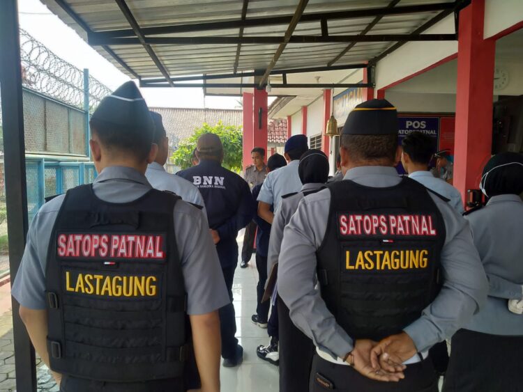 Lapas Kotaagung Bersama BNNK Tanggamus Razia Kamar Hunian