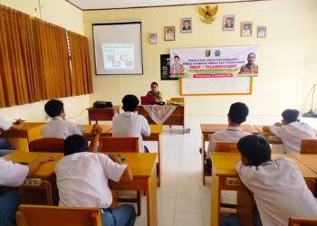 Babinkamtibmas Polres Tanggamus Sosialisasi Pencegahan Kenakalan Remaja Di SMKN 1 Talangpadang 