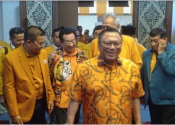 Ketua Umum DPP Partai Hanura, Oesman Sapta Odang OSO membuka Sekolah Politik