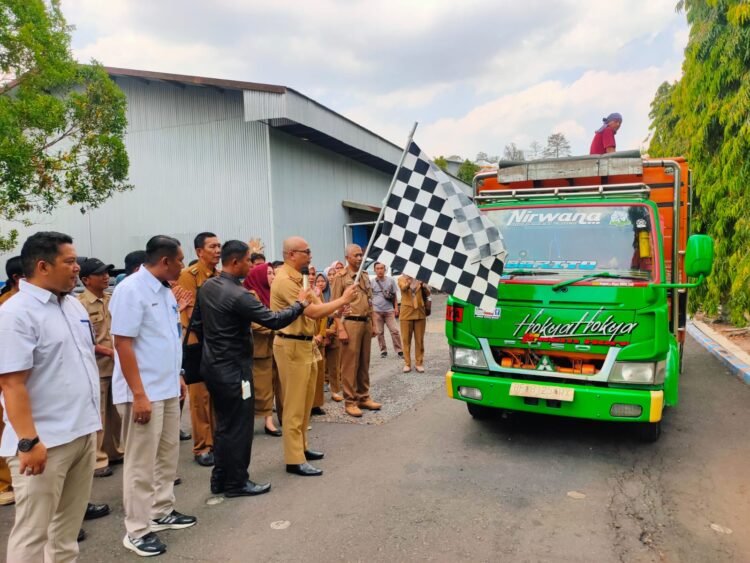 PLH Bupati Melaunching Bantuan Beras Di Gudang Bulog Kec-Pugung