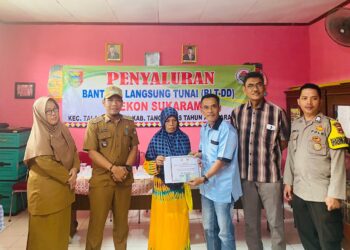 Kakon Sukarame Menyalurkan BLT-DD Tahap 3 Ke-30 KPM 