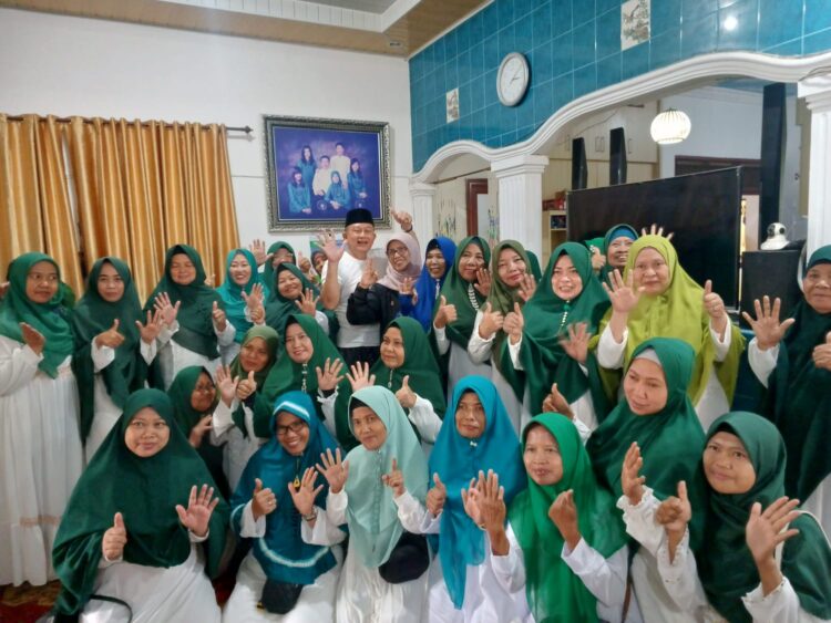 Ibu-ibu PKB Pengajian Di Kediaman H. Herman Wijaya Sekaligus Mendukung Pileg 2024