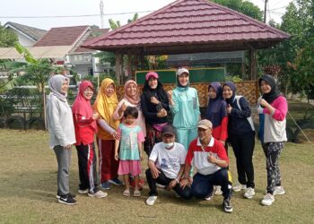 Joyce Sandra ST Senam Bersama Warga  Lorong Paramarta RT 23 Kelurahan Pipa Reja Kecamatan Kemuning