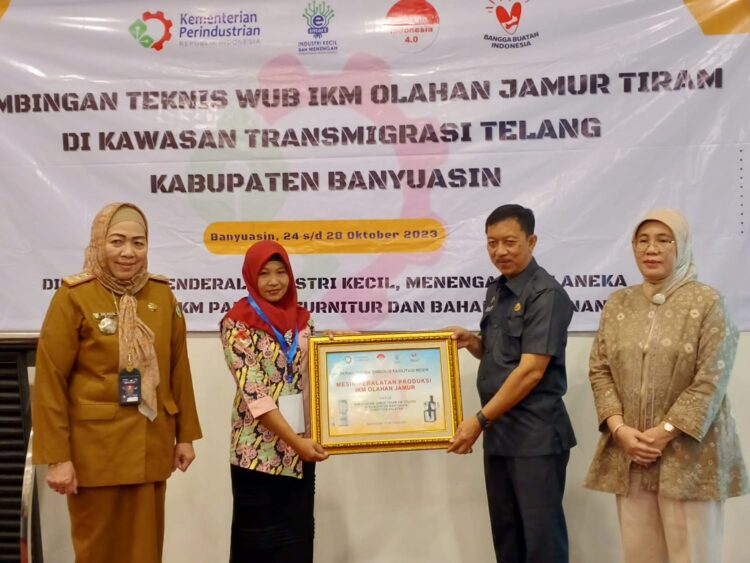 Bimbingan Teknis WUB IKM Olahan Jamur Tiram Di Kawasan Transmigrasi Telang Kabupaten Banyuasin