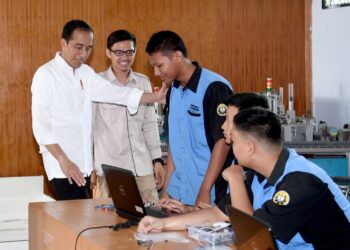 Presiden Joko Widodo Kunjungan Sekolah ke SMK 2 Kota Palembang