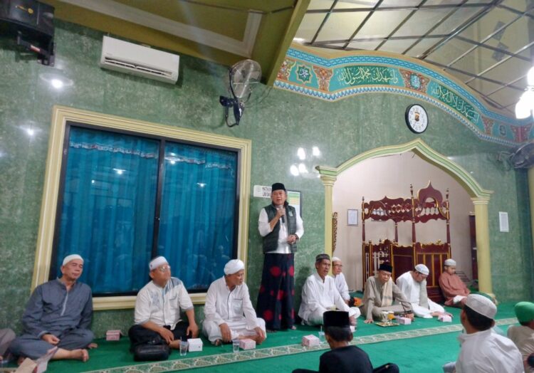 H. Herman Wijaya Bersama Masyarakat Sekitar Melaksanakan Maulid Nabi Muhammad SAW Di Masjid Nurul Fadhilah
