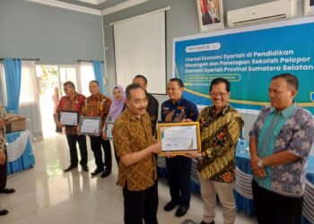 Pemerintah provinsi Sumatera Selatan menggelar Bimbingan Teknis “Bimtek” Yang Diikuti Kepsek SMK Negeri 1 Palembang Drs. H. Zulfikri M.Pd