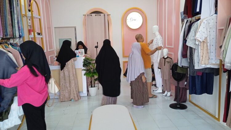 Gerai Ummu Abdullah Hadir Dengan Pakaian Muslim Yang Lengkap