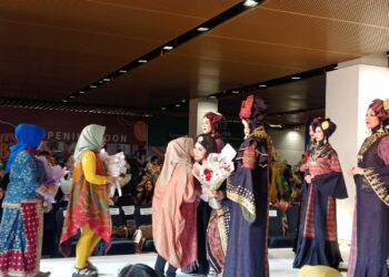 Fashion Dan Food Festival 2023 Yang di Ikuti Lady’s Tenun Klasik Di Palembang