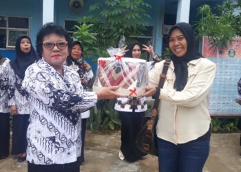 Kepala Sekolah SD Negeri 40 Palembang Mengucapkan Selamat hlHari Guru