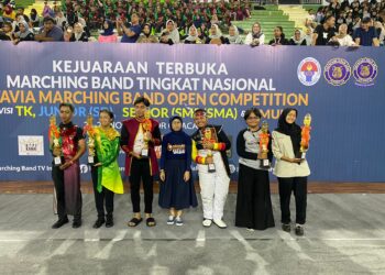 Tim Marching Band Cakrawala SMP Negeri 1 Meraih 17 Thropy