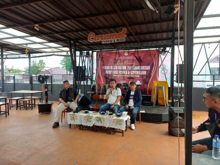 Bersama Awak Media Melakukan Coffee Morning Membahas Penyebarluasan Informasi Pemilu Dan Ke Pemiluan