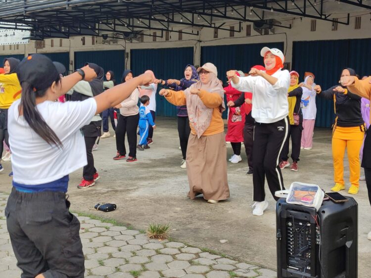 Senam Sehat Dan Berobat Gratis Bersama Joyce Sandra, Caleg DPRD Kota Palembang