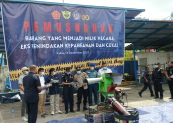 Pemusnahan Barang Yang Menjadi Milik Negara Eks Penindakan Kepabeanan Dan Cukai Di KPPBC TMP B Palembang