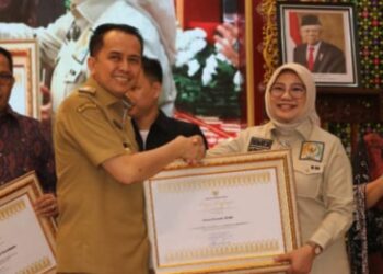 Arniza Nilawati SE.MM Calon DPD-RI Provinsi Sumsel Mendapat Penghargaan Pengentasan Kemiskinan