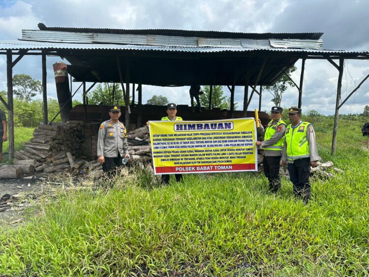 Kapolsek Babat Toman Pimpin Langsung Pengamanan Penutupan Ilegal Refenary