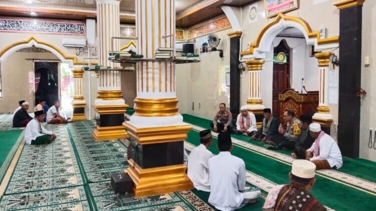 Jum’at Curhat Kapolres Tanggamus, Bersama Masyarakat Kec-Talang Padang