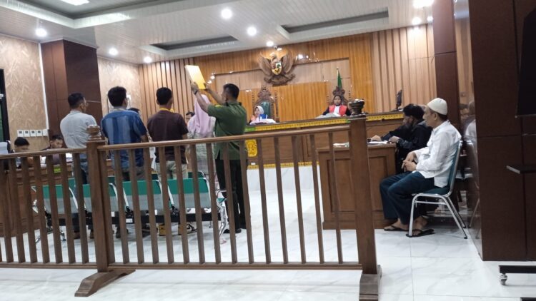 Sidang Yang Menghadirkan Saksi Perkara Penggelapan Dalam Jabatan Dan Atau Penggelapan Dan Atau Pemalsuan Surat
