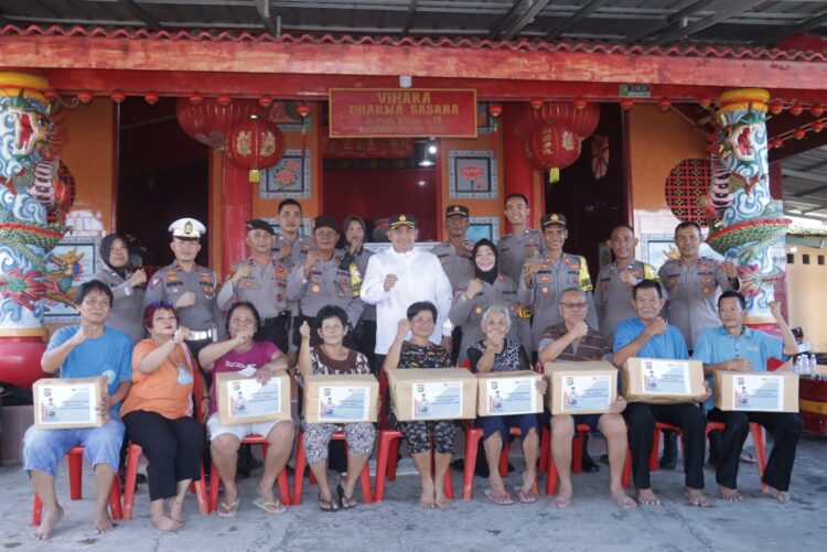 Jelang Imlek Kapolres Lamsel Bercengkrama Ramah Di Vihara Dharma Sasana Kalianda