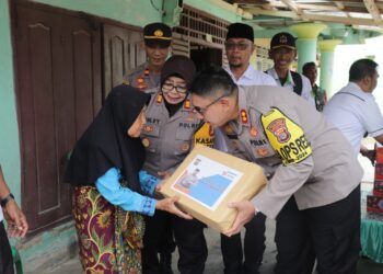 Kapolres Lampung Selatan Sambangi Warga Desa Baru Ranji Yang Terdampak Bencana Angin Puting Beliung