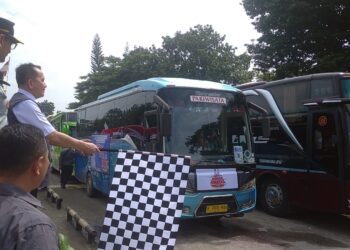 Pelepasan Peserta Mudik Gratis Yang Di Adakan Oleh Pemerintah Provinsi Sumatera Selatan