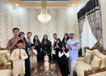 Keluarga Besar H.Mahmud Dan Hj.Rusna Mengucapkan Selamat Hari Raya Idul Fitri 1445 Hijriah