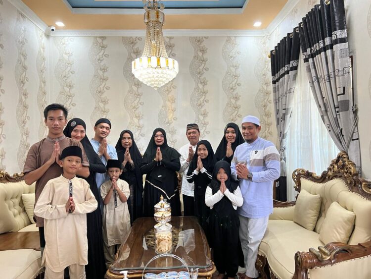 Keluarga Besar H.Mahmud Dan Hj.Rusna Mengucapkan Selamat Hari Raya Idul Fitri 1445 Hijriah