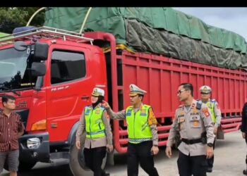 Ditlantas Polda Sumsel Tunda Perjalanan 80 Kendaraan Angkutan Barang Sumbu Tiga Keatas