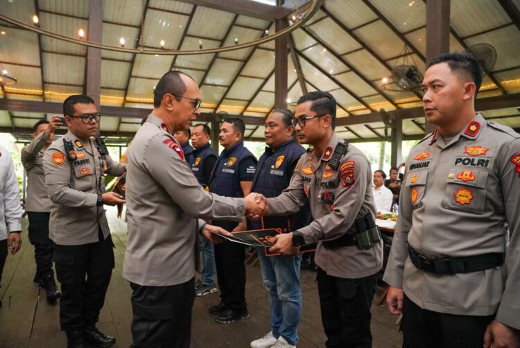 Kapolda berikan Apresiasi dan PIN Emas Buat Polisi, Sukses Ungkap Pembunuhan Sadis Dalam Waktu 1 X 24 Jam