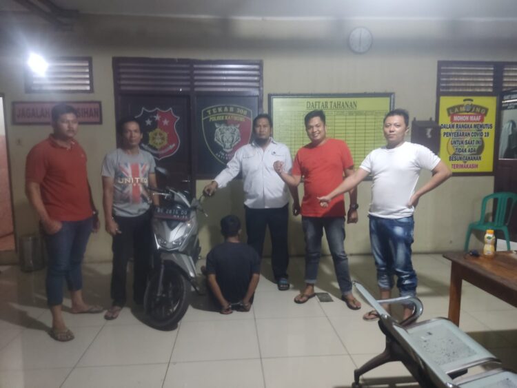 Rampas Motor Pelajar Saat Berkendara, Pengangguran di Gelandang Tekab 308 Polsek Katibung