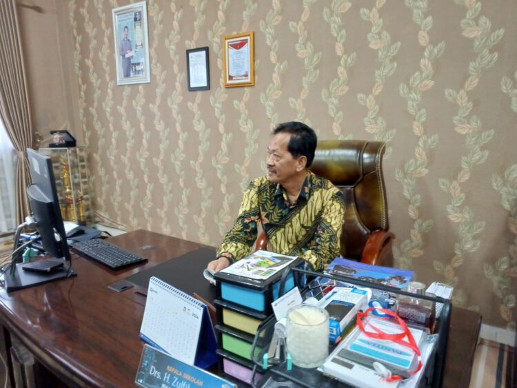Kepala Sekolah SMK Negeri 1 Palembang Drs. H. Zulfikri M.Pd Mengucapkan Selamat Hari Pendidikan Nasional