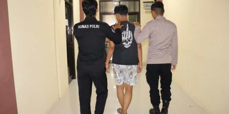 Pulang Kampung, Buronan Pencuri Handphone Di Tangkap Polisi