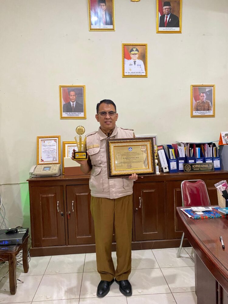 H.Heru Supeno S.Pd.M.Si Menyampaikan Kepada Seluruh Alumni SMAN 18 Palembang Silahkan Mengambil Ijazah Bagi Yang Belum Mengambil