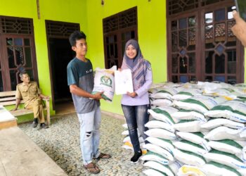 Pekon Sukaratu Bagikan Bantuan Beras Tahap 5 Diantarkan Langsung ke Rumah 269 KPM