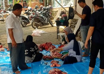 Keluarga Besar Ir.Mgs.Moh.Isnaini F. MT Berqurban Di Hari Raya Idul Adha 1445 H/2024 M
