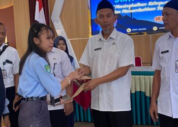 Santunan Yatim Piatu dalam Rangka Peringatan Tahun Baru Hijrah di SMAN 2 Mejayan