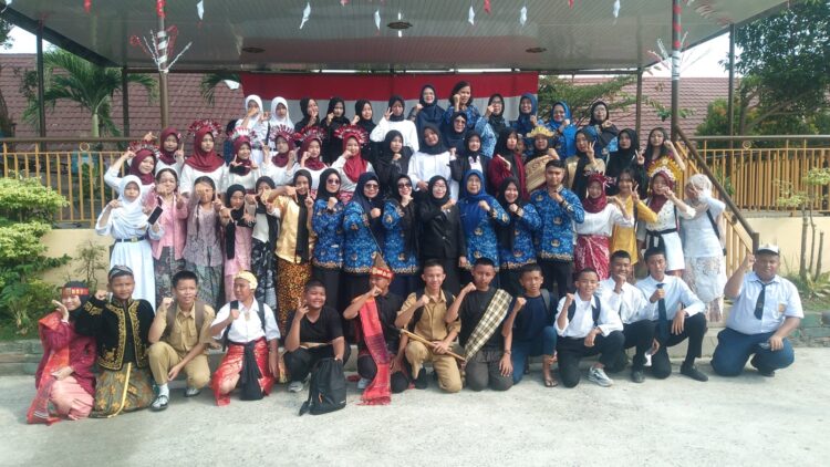 HUT RI Ke-79  SMP Negeri 52 Kota Palembang Sambut Meriah Dengan Bermacam-macam Perlombaan