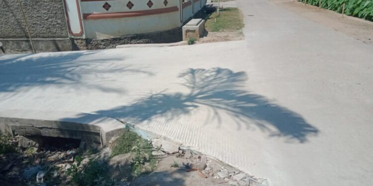 Rabat Beton dan Tugu Di Pekon Pasir Ukir ,Pringsewu Diduga Tidak Berkualitas , Rekanan Dinas PUPR Tak Berani Muncul 